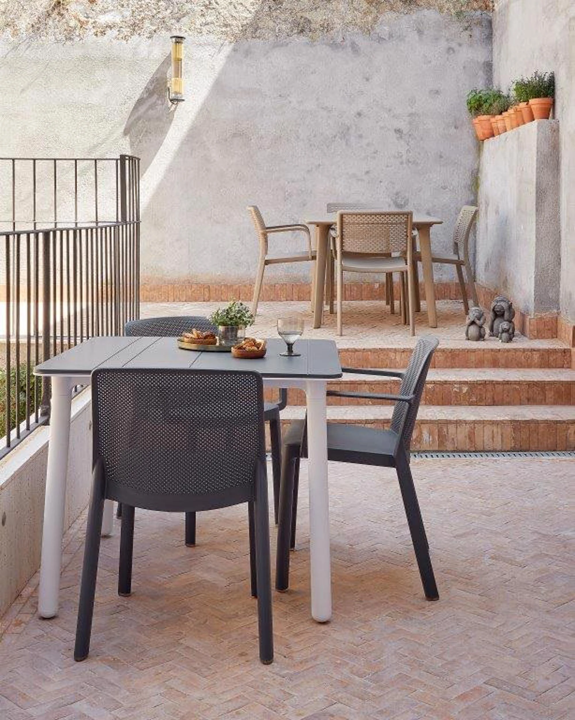 Garbar noa mesa cuadrada interior, exterior 90x90 pie blanco - tablero blanco - Imagen 3